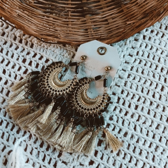 3/$12 ↠ Anthropologie Shiraleah Daria Black & Gold Beaded Fringe Earrings - Picture 5 of 5
